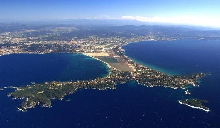 Spacieux Studio Sur Le Port De Hyeres Bagian luar foto